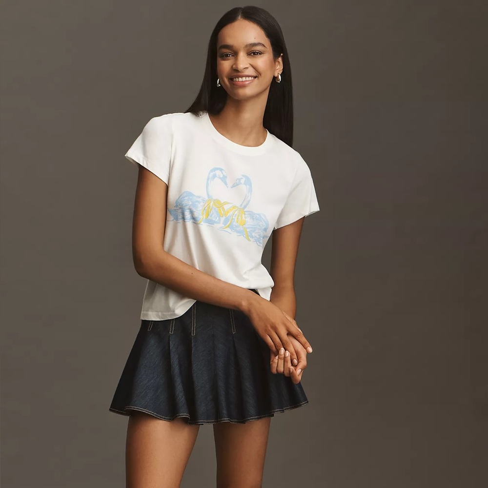 By Anthropologie Swan Graphic Tee
Cream Tee with Blue and Yellow Swan Design